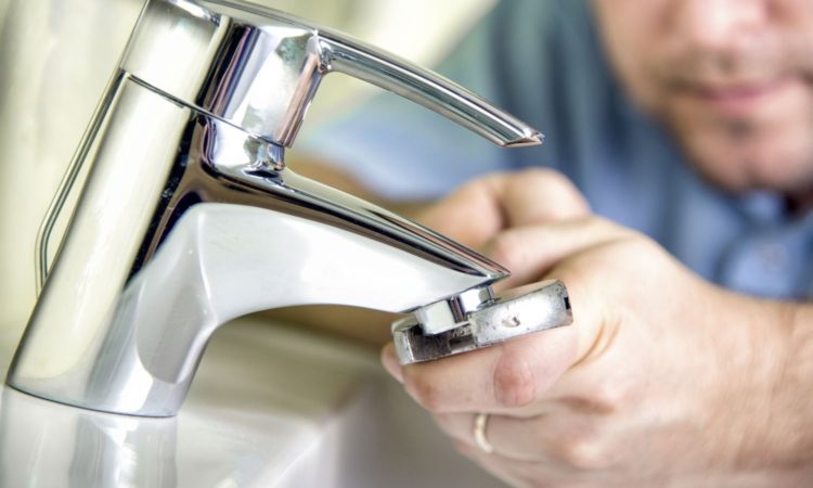 Comment réparer une poignée de robinet dénudée en 10 minutes ou moins